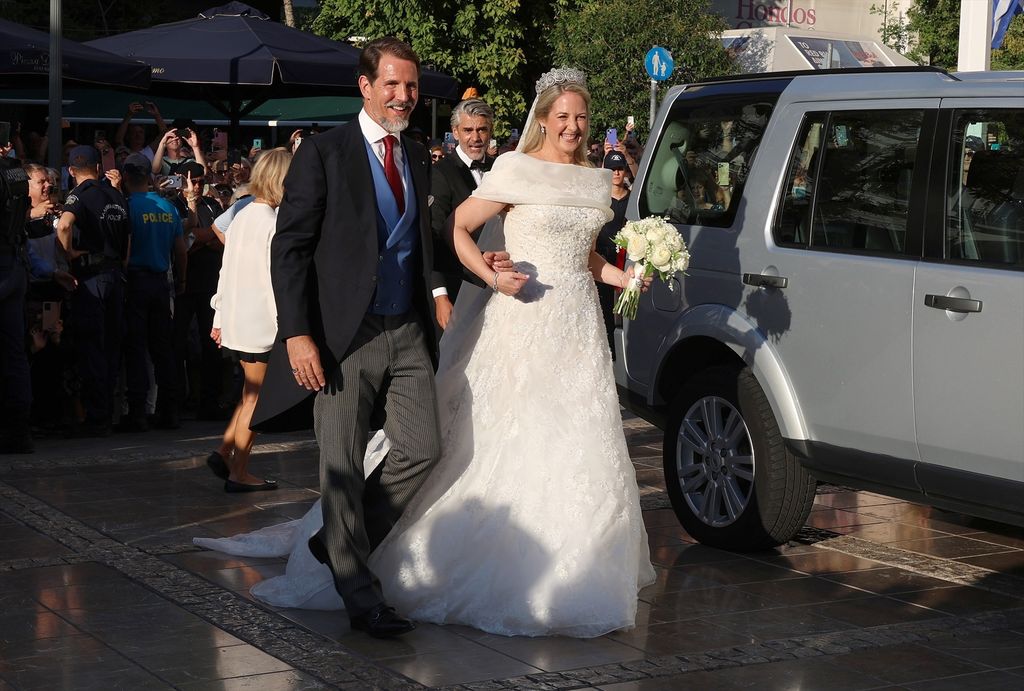 her princess dress, the ‘khedive of Egypt’ tiara and the queens’ veil