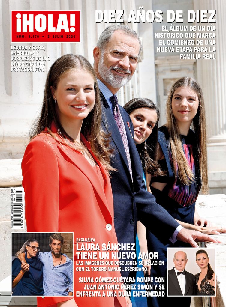 La princesa Leonor con sus padres y su hermana en el aniversario de la proclamación