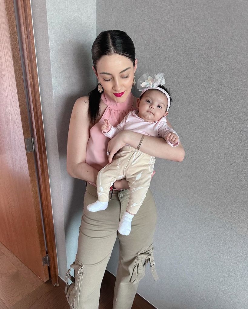 Tessa y su mamá, Paola Dalay