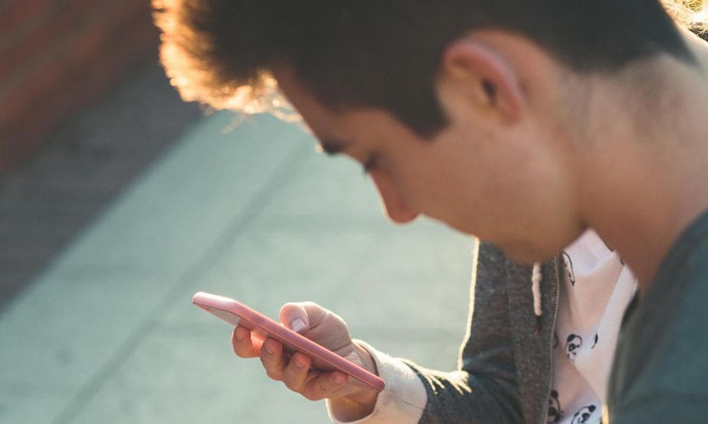 adolescentes con movil