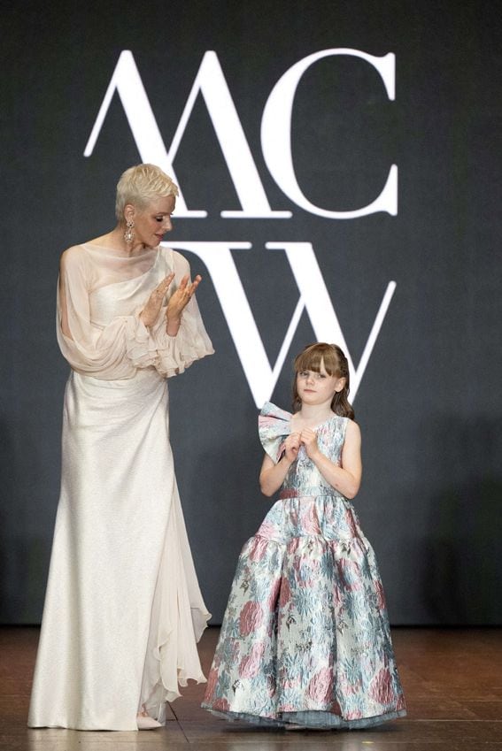 Charlene y Gabriella de Mónaco en la Semana de la Moda de Montecarlo