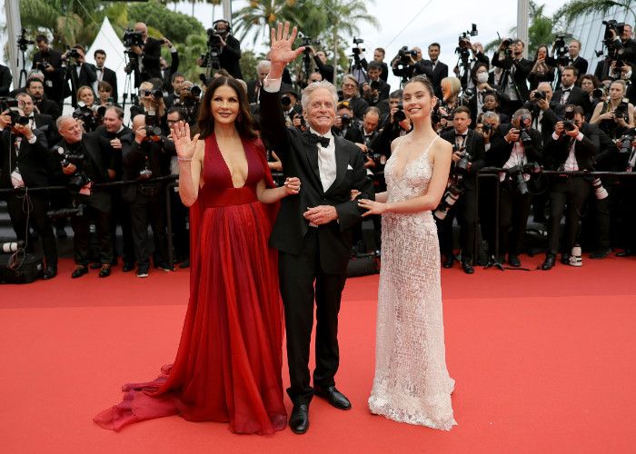 Michael Douglas con su mujer y su hija en Cannes