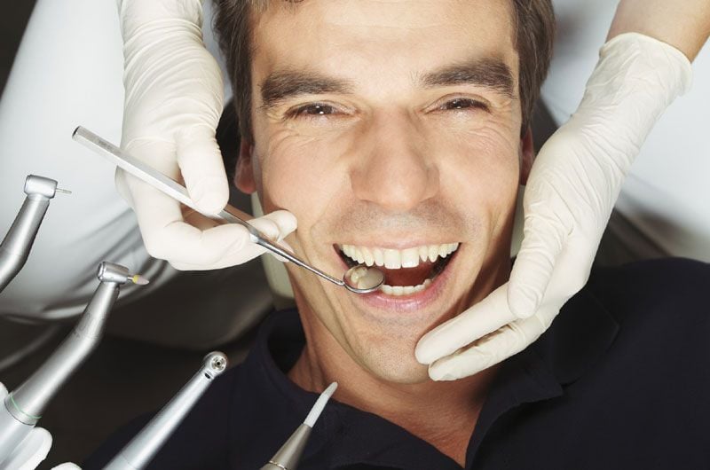 getty hombre dentista