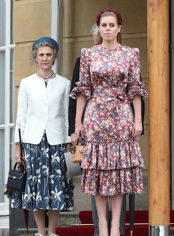 Beatriz de York con vestido de flores