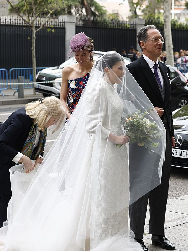 Teresa Urquijo y Victoria López-Quesada 