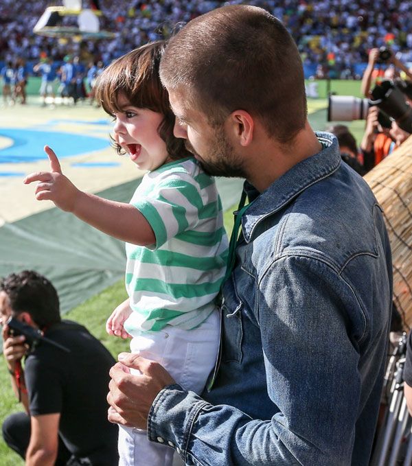 Inquieto, despierto, con unos grandes ojos oscuros que lo miran todo con curiosidad... así es Milan Piqué 