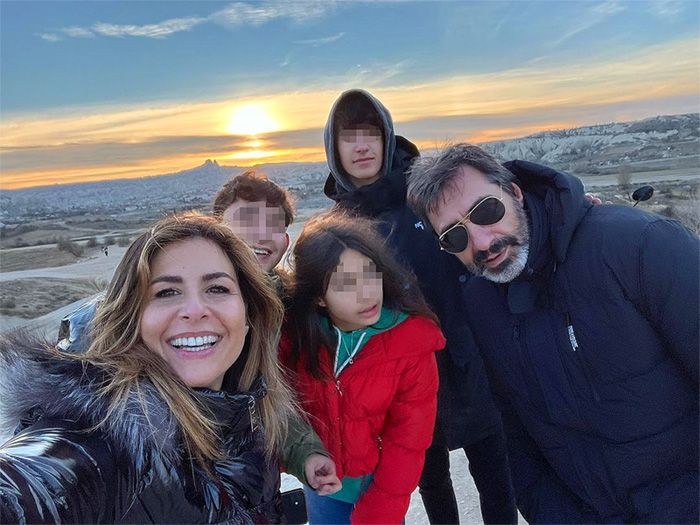 Nuria Roca con su familia en Turquía