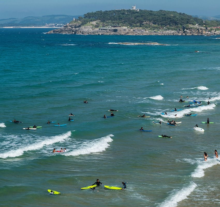 Surf en la playa del Sardinero, Santander