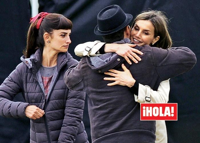 La reina Letizia le dio una sorpresa tan grande a los actores que Jorge Sanz, de la emoción, se saltó el protocolo y le dio un efusivo recibimiento a la Reina
