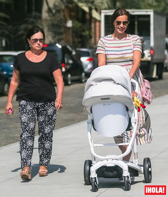 Irina Shayk, de paseo con su madre y su hija