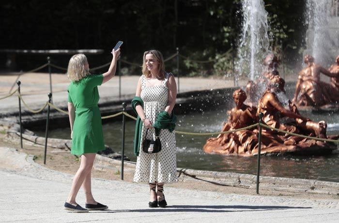 La Reina muestra el palacio de la Granja a las parejas de los líderes de la OTAN