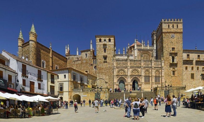 Fachada del impresionante monasterio de Guadalupe