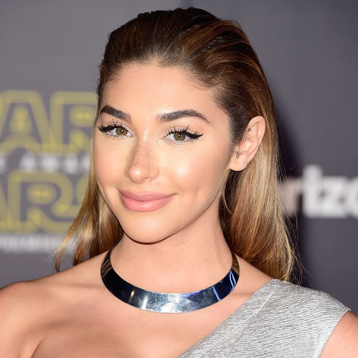 Toda la melena hacia atrás con efecto wet y un eyeliner impecable, fue la opción de Chantel Jeffries.
