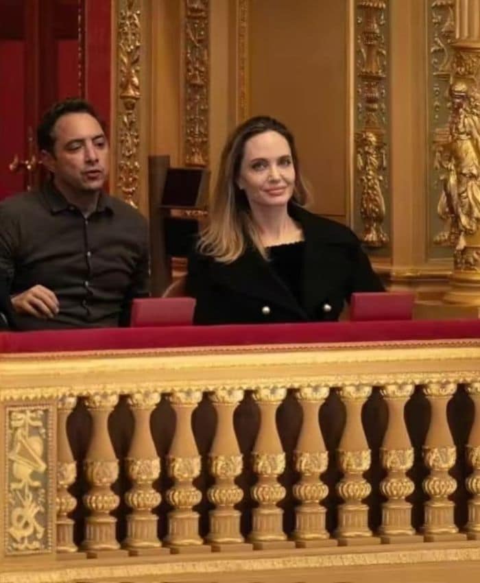 Angelina Jolie disfrutando en la ópera de Budapest