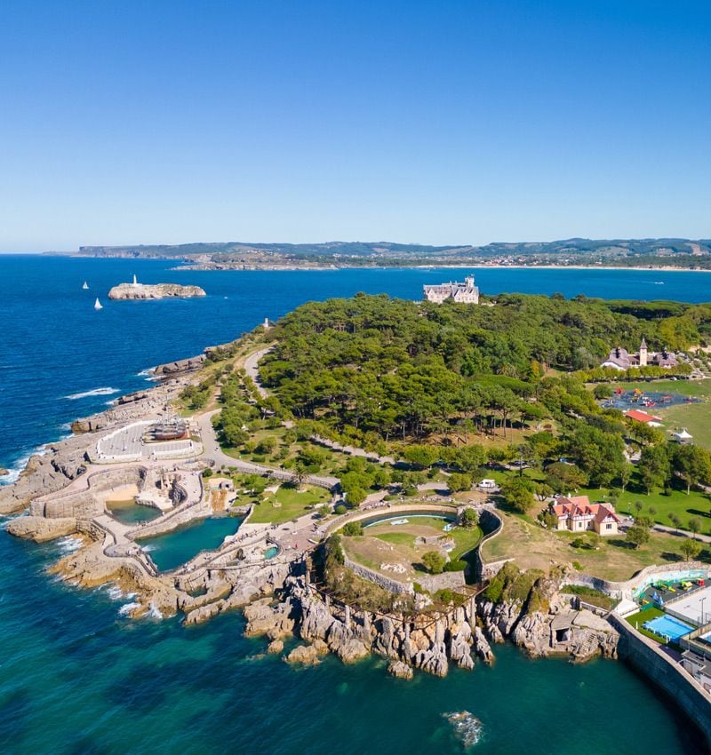 Vista a la península de La Magdalena en Santander