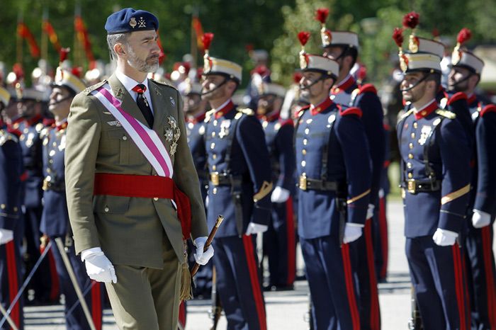 El rey Felipe pone la Guardia Real a disposición del ministerio de Defensa