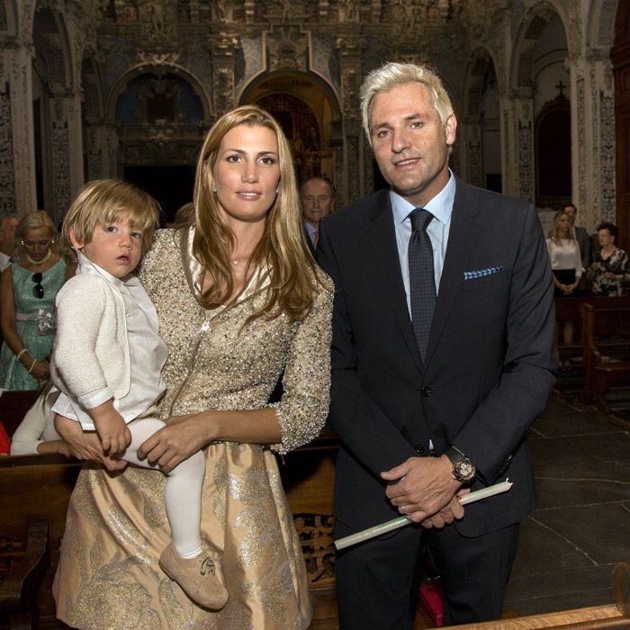 Santiago Cañizares y su esposa con su hijo Santi