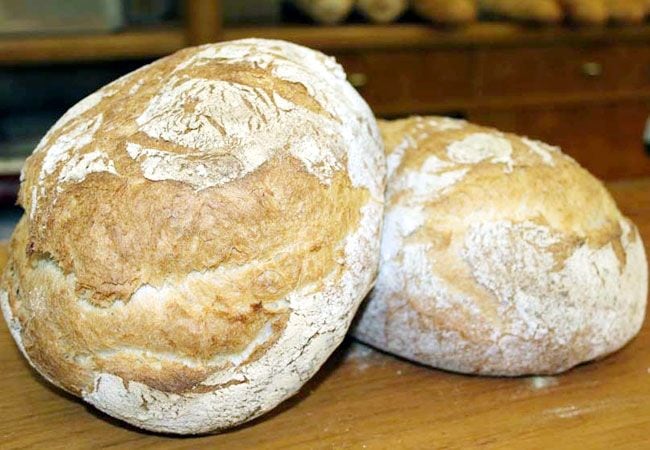 Eduardo Villar, además de colaborar en diferentes ciudades con cursos de elaboración de pan, también produce hogazas de auténtico pan en Logroño, en su 'Horno Arguiñano'.
