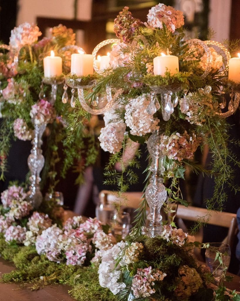 Decoración de bodas con candelabros de cristal romántico