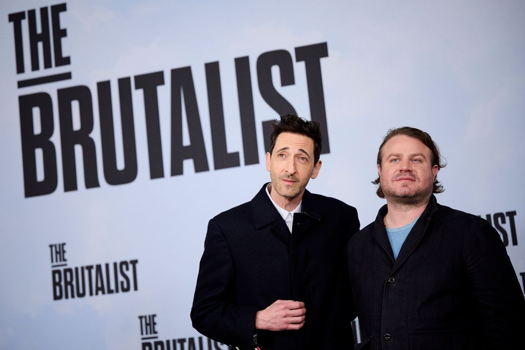 Adrien Brody y el director Brady Corbet en el photocall de 'The Brutalist' en el Hotel Rosewood Villamagna, en enero de 2025, en Madrid, España.