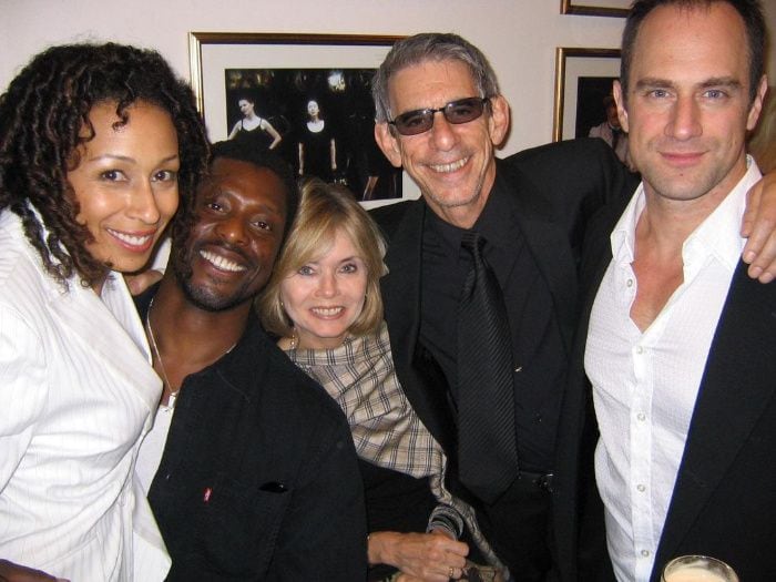 Christopher Meloni y Richard Belzer con otros actores de Ley y orden