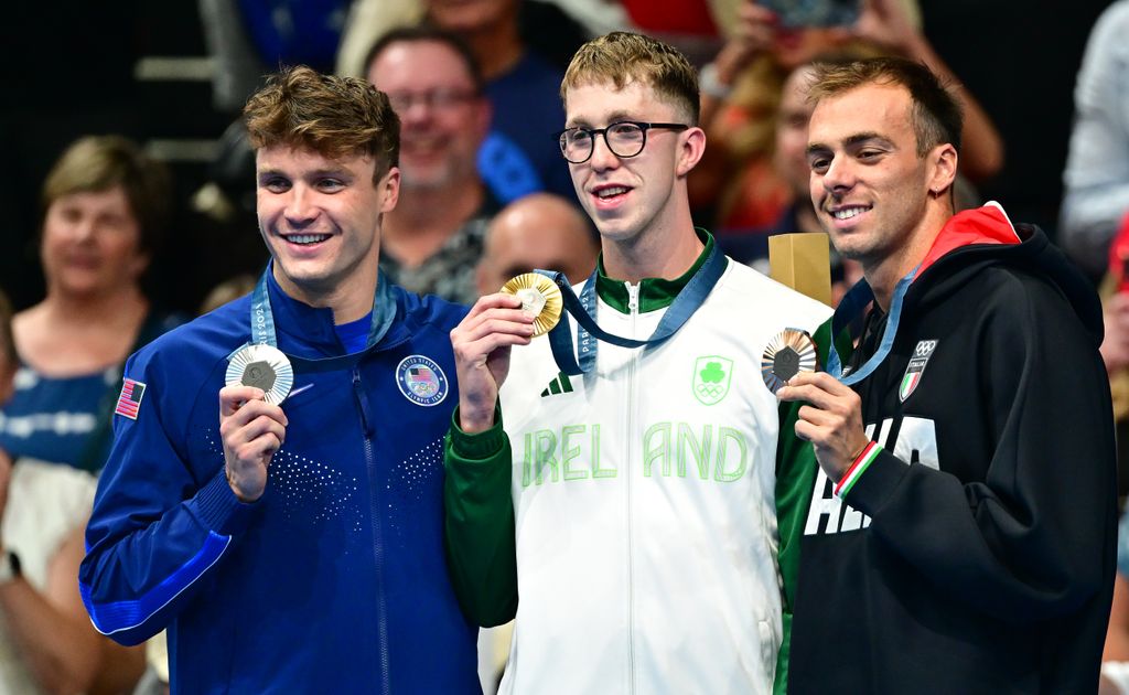 Gregorio Paltrinieri de Italia con el bronce, Daniel Wiffen de Irlanda con el oro y Bobby Fink de Estados Unidos con la plata en los Juegos Olímpicos de París, julio 2024