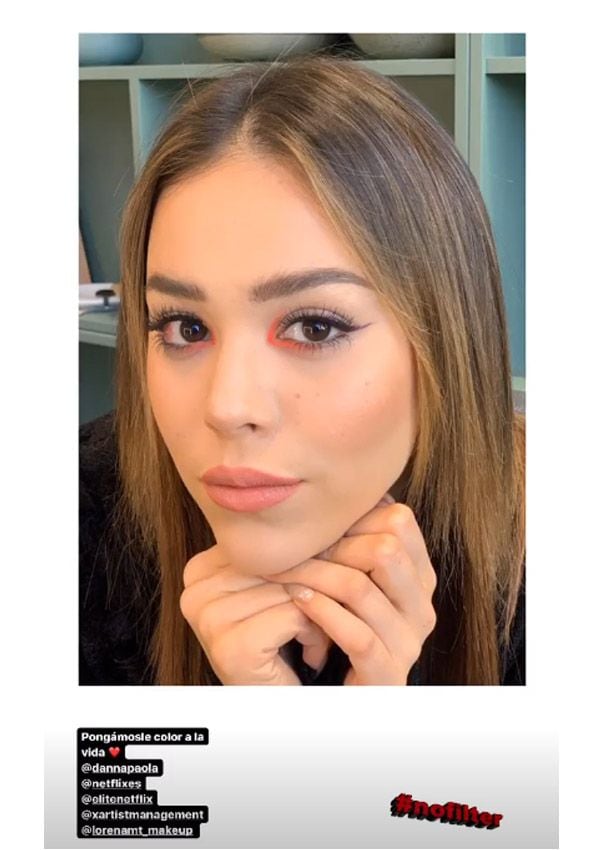 Danna Paola maquillaje naranja