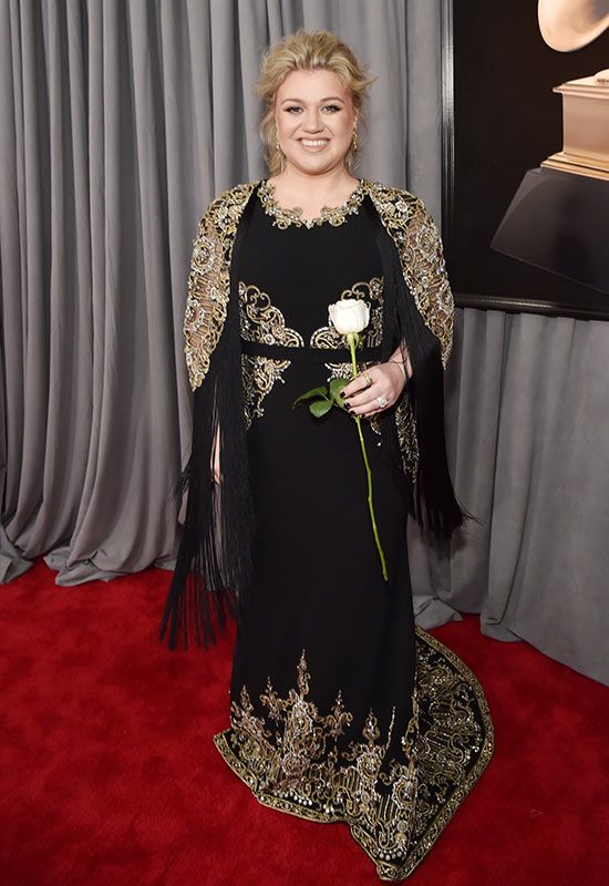 grammy2018_red_carpet_kelly_clarkson_1a