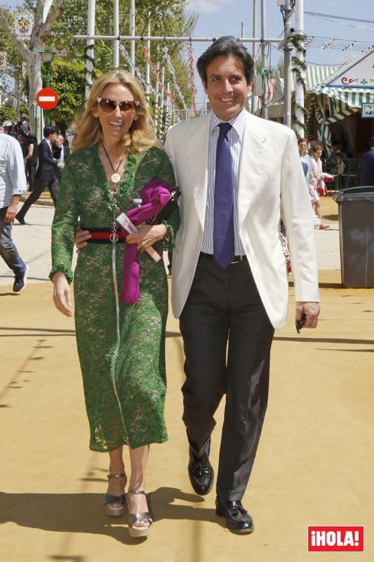 La pareja se conoció el verano pasado en Sevilla, aunque fue en Semana Santa cuando llegaron las primeras fotografías que confirmaron su amor
