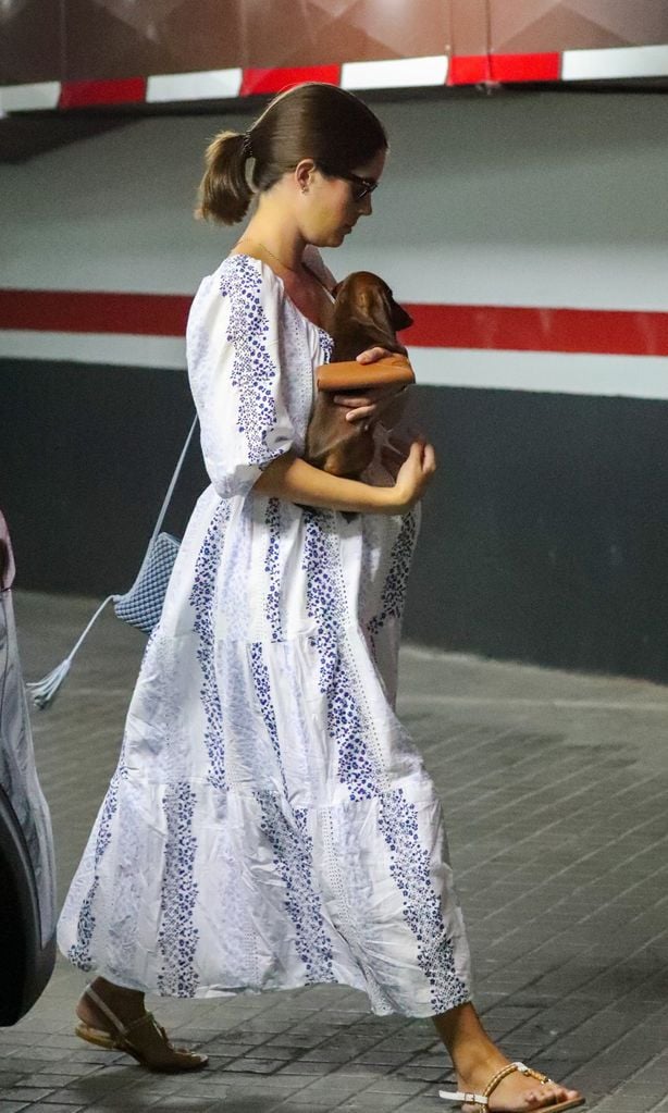 Sofía Palazuelo con su perro antes de dar a luz