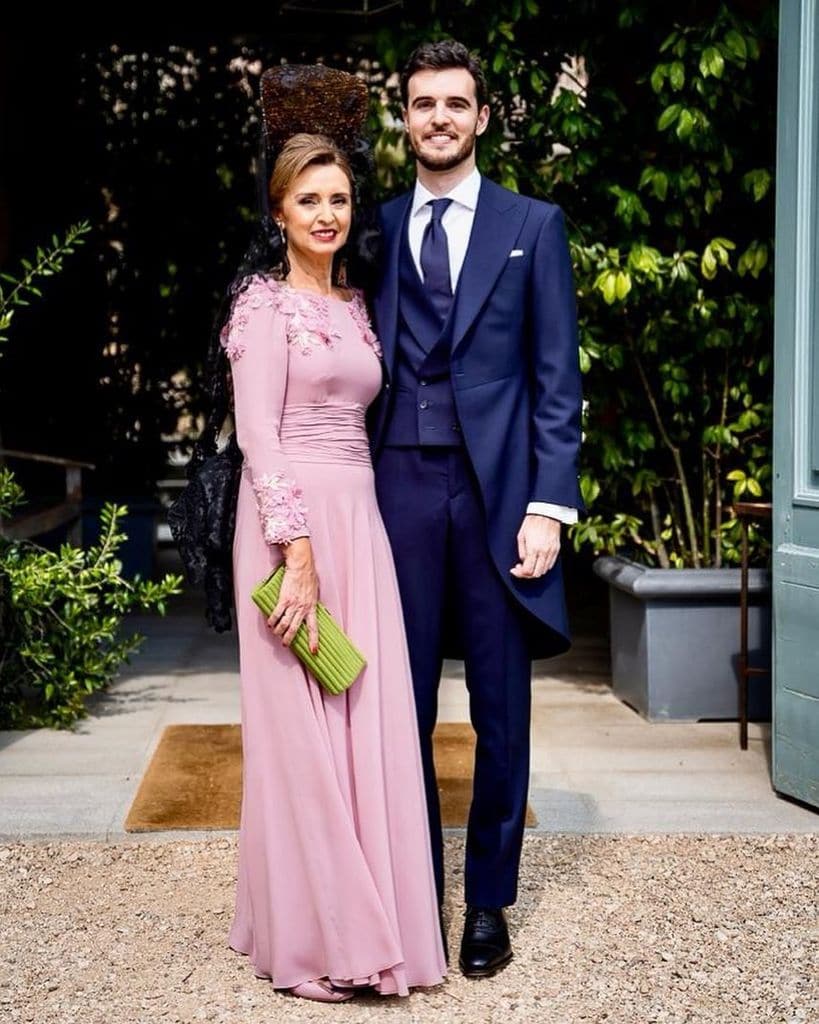 Vestido de madrina rosa con flores en 3D de Jorge Vázquez