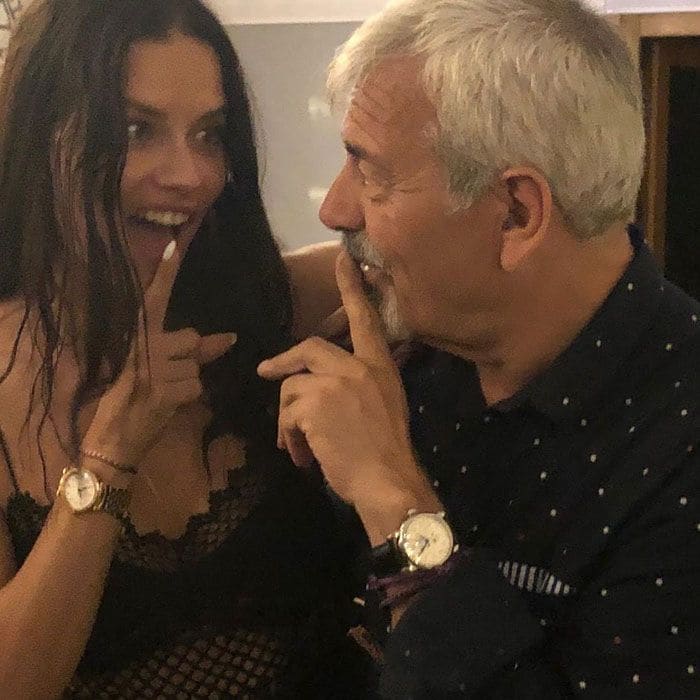 El inesperado encuentro de Carlos Sobera y Adriana Lima en sus vacaciones por Marbella