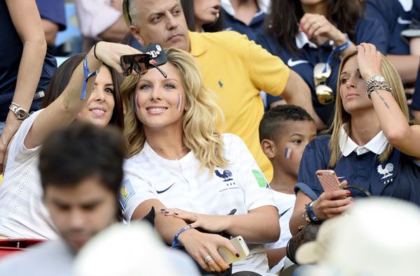 Camille Tytgat animando a su chico cuando juega con la selección
