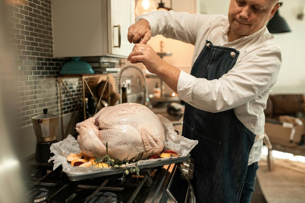 Para el horneado se calculan unos 27 minutos por kilo de peso del pavo