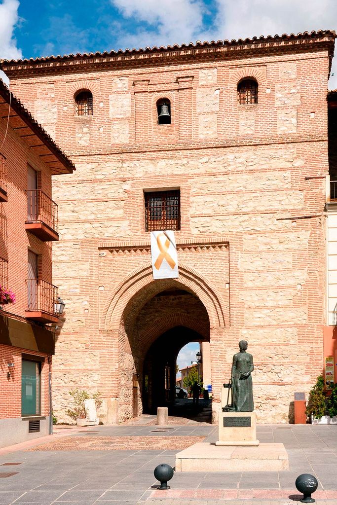 Puerta y arco de Alcocer en Arévalo, Ávila