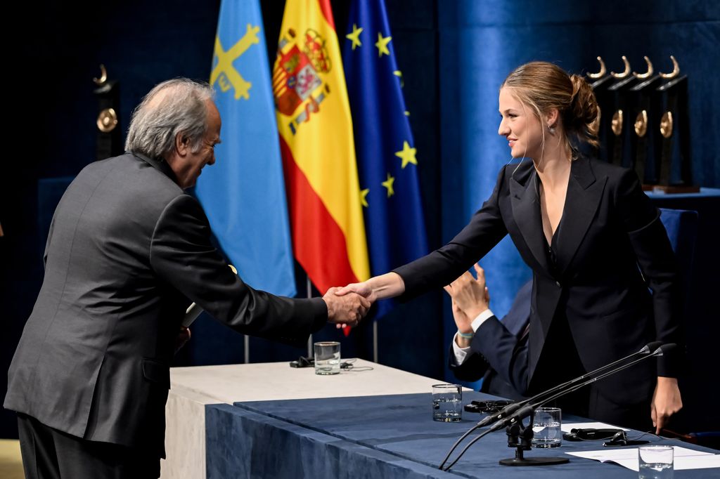 Joan Manuel Serrat y la Princesa Leonor