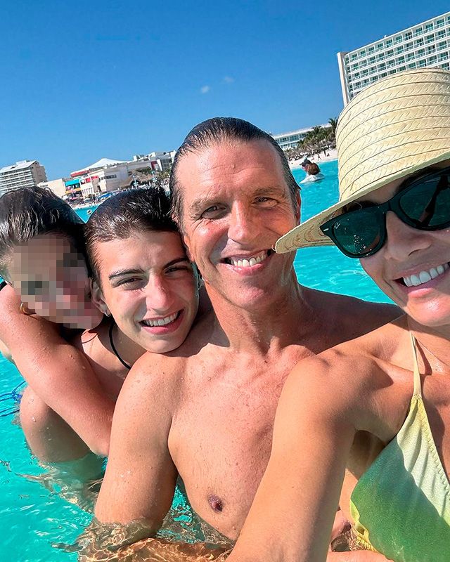 Virginia Troconis y El Cordobés con sus hijos de vacaciones 