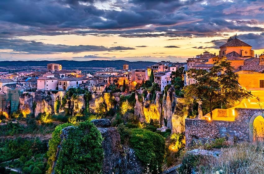 Panorámica de la ciudad de Cuenca y las hoces al atardecer