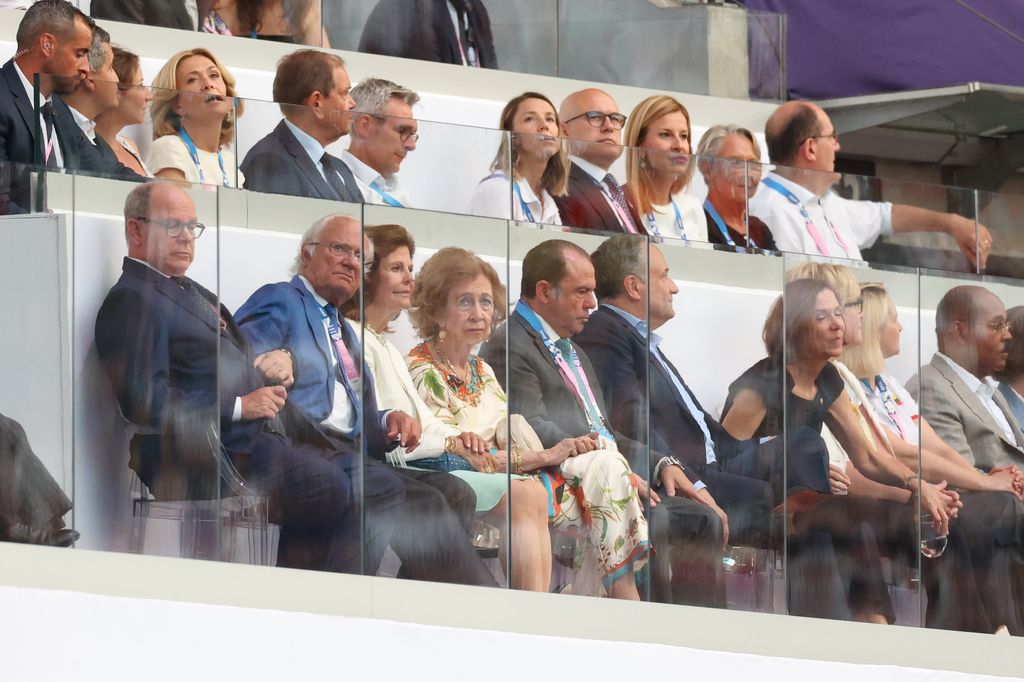 La reina Sofía muy atenta en las gradas del Estadio de Francia