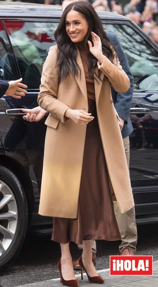 Meghan Markle con falda de Massimo Dutti