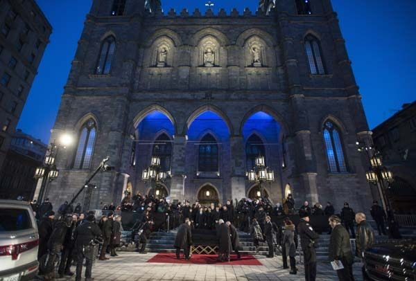 El funeral se ofició en la Basílica Notre-Dame de Montreal, Canadá, el mismo lugar donde Céline Dion y René Angélil se dieron el "sí, quiero"
