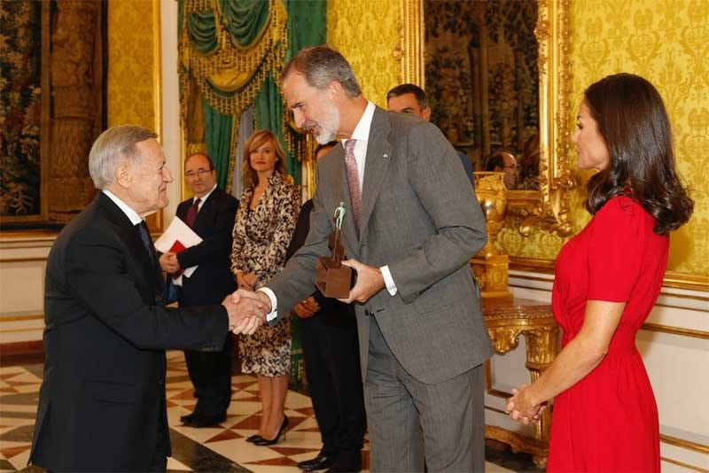 El Rey entrega un premio a Gabriele Morelli