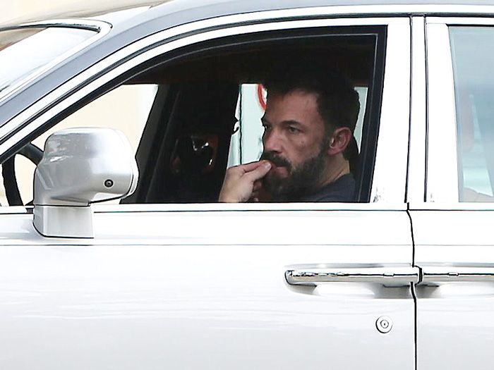 Ben Affleck dentro del coche 