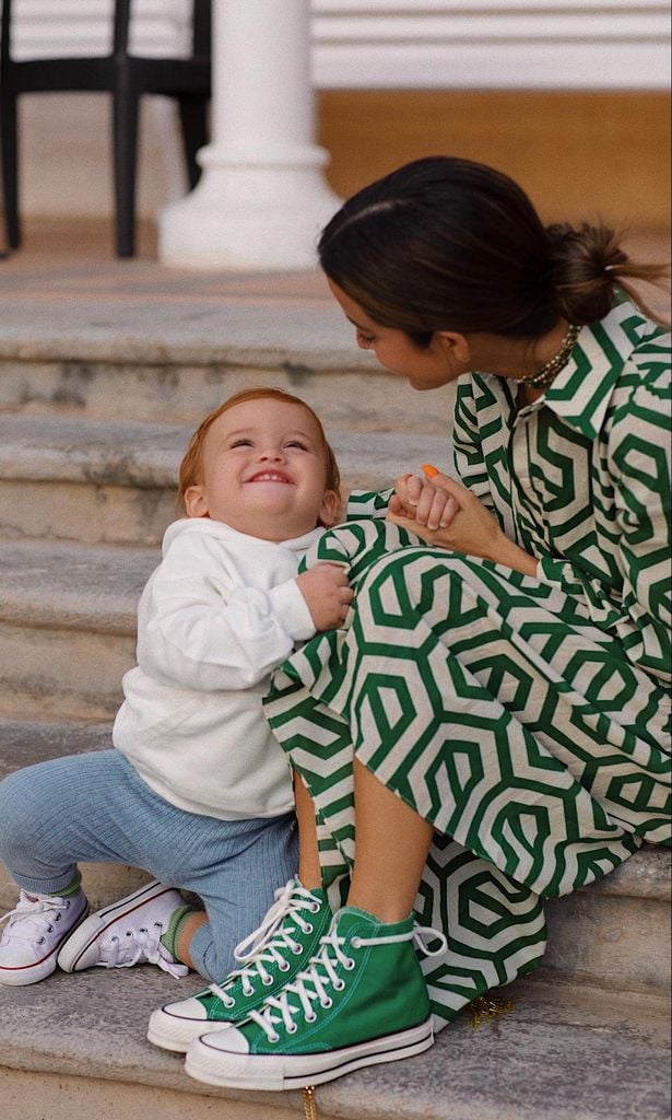 María Fernández Rubíes con su hijo