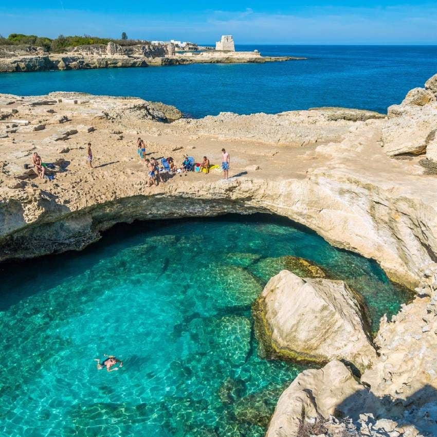 grotta della poesia en la region italiana de puglia