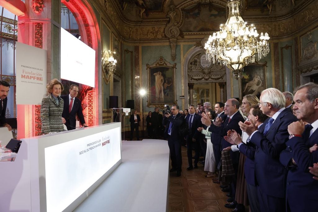 La reina Sofía premia a Nuria Espert por su dedicación al arte y su compromiso con causas humanitarias