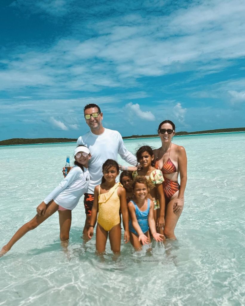 Jacky Bracamontes, Martín Fuentes y sus hijas