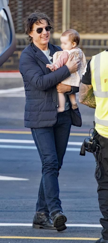 Tom Cruise is captured by loading a baby tenderly