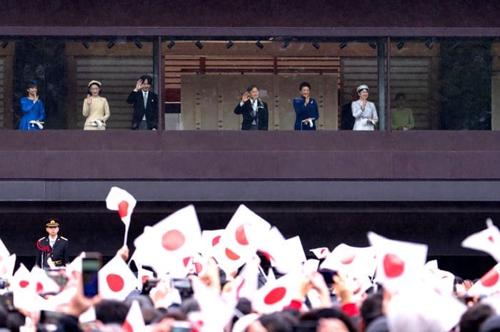 Naruhito aclamado por su pueblo