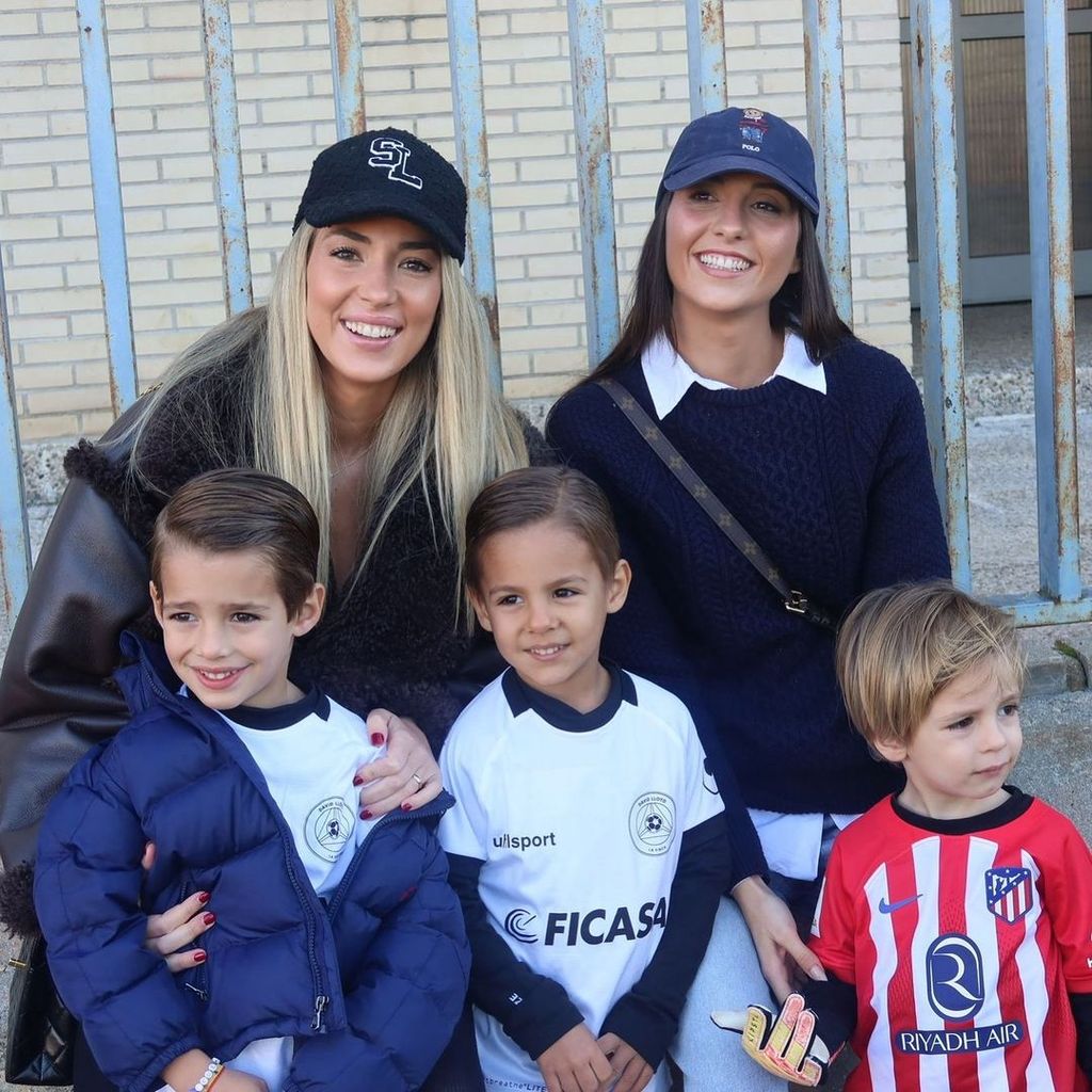 Alice Campello con su amiga íntima Isabel Peña y sus hijos